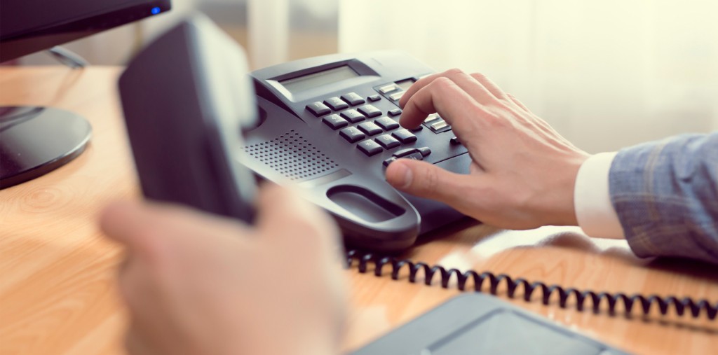 Telesales ngày nay khó hơn bao giờ hết khi mà các ngành nghề đua nhau bán hàng. Vậy thì có nên từ bỏ cách sale truyền thống này không vẫn nên kết hợp telesales với các hình thức tiếp cận khách hàng khác?