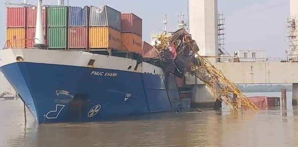 Sự cố tàu container Phúc Khánh tại chân cầu Phước Khánh