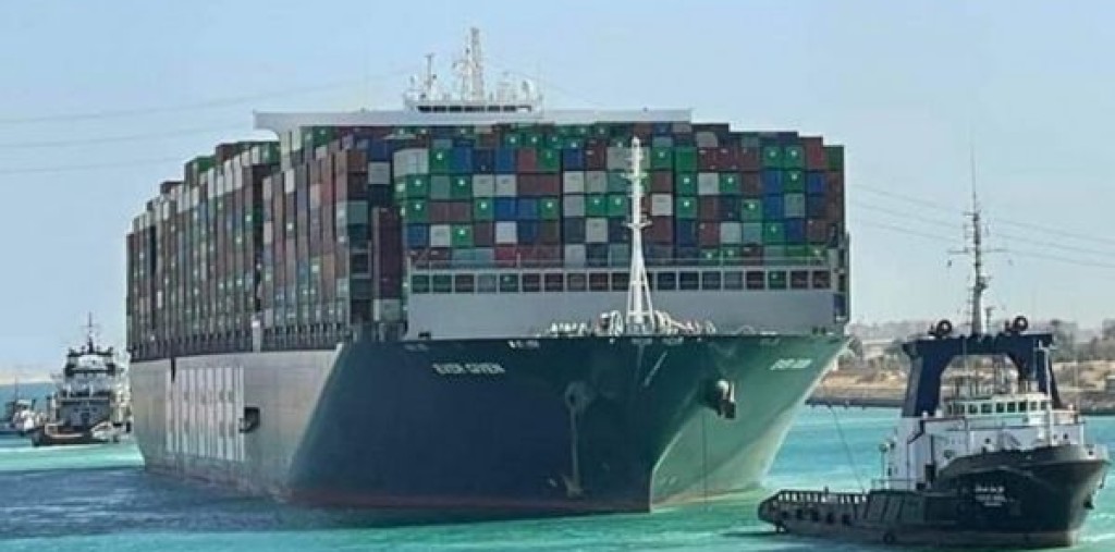 Evergreen tìm cách dỡ hàng hóa xuống sau khi SCA bắt giữ tàu Ever Given