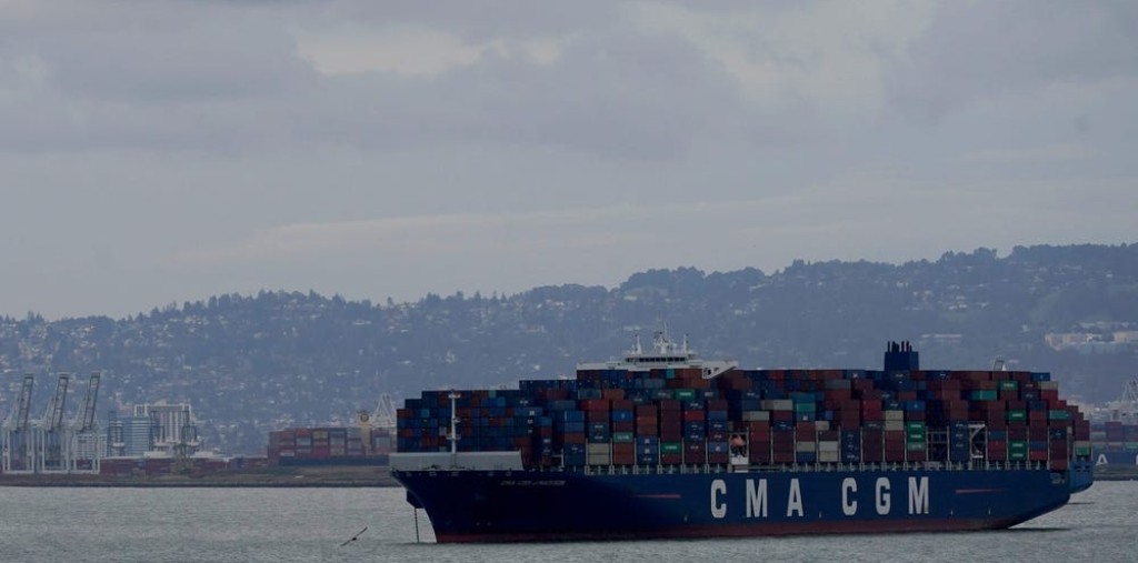 Cảng ở California tắc nghẽn tàu container không khác gì sự cố kênh đào Suez