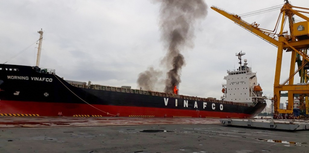 Cháy tàu hàng tại cảng Bến Nghé
